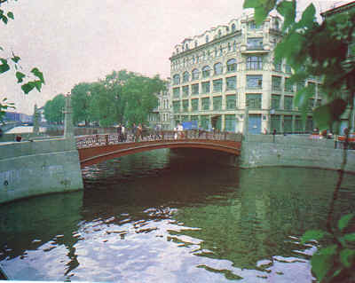 red.bmp (382856 bytes)